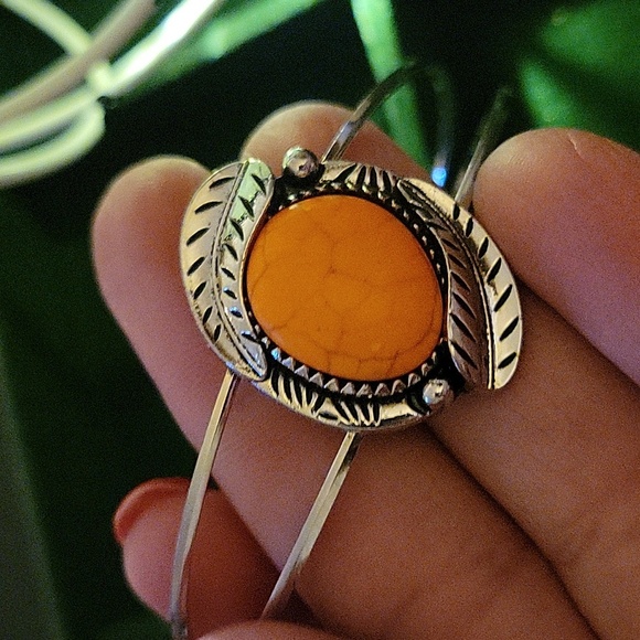 Silver Tone Melon Colored Stone 8.5" Bracelet - Picture 3 of 4